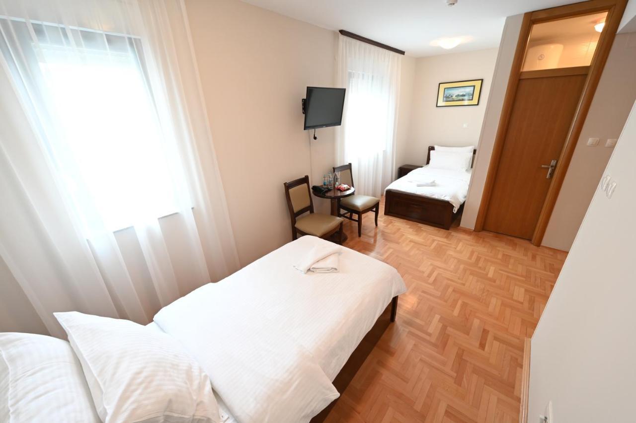 Hotel "Jkc Banja Luka" Eksteriør billede