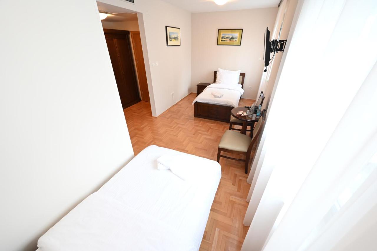 Hotel "Jkc Banja Luka" Eksteriør billede