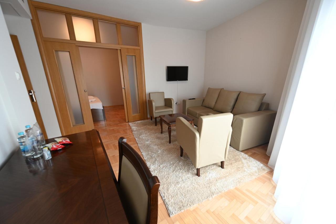 Hotel "Jkc Banja Luka" Eksteriør billede